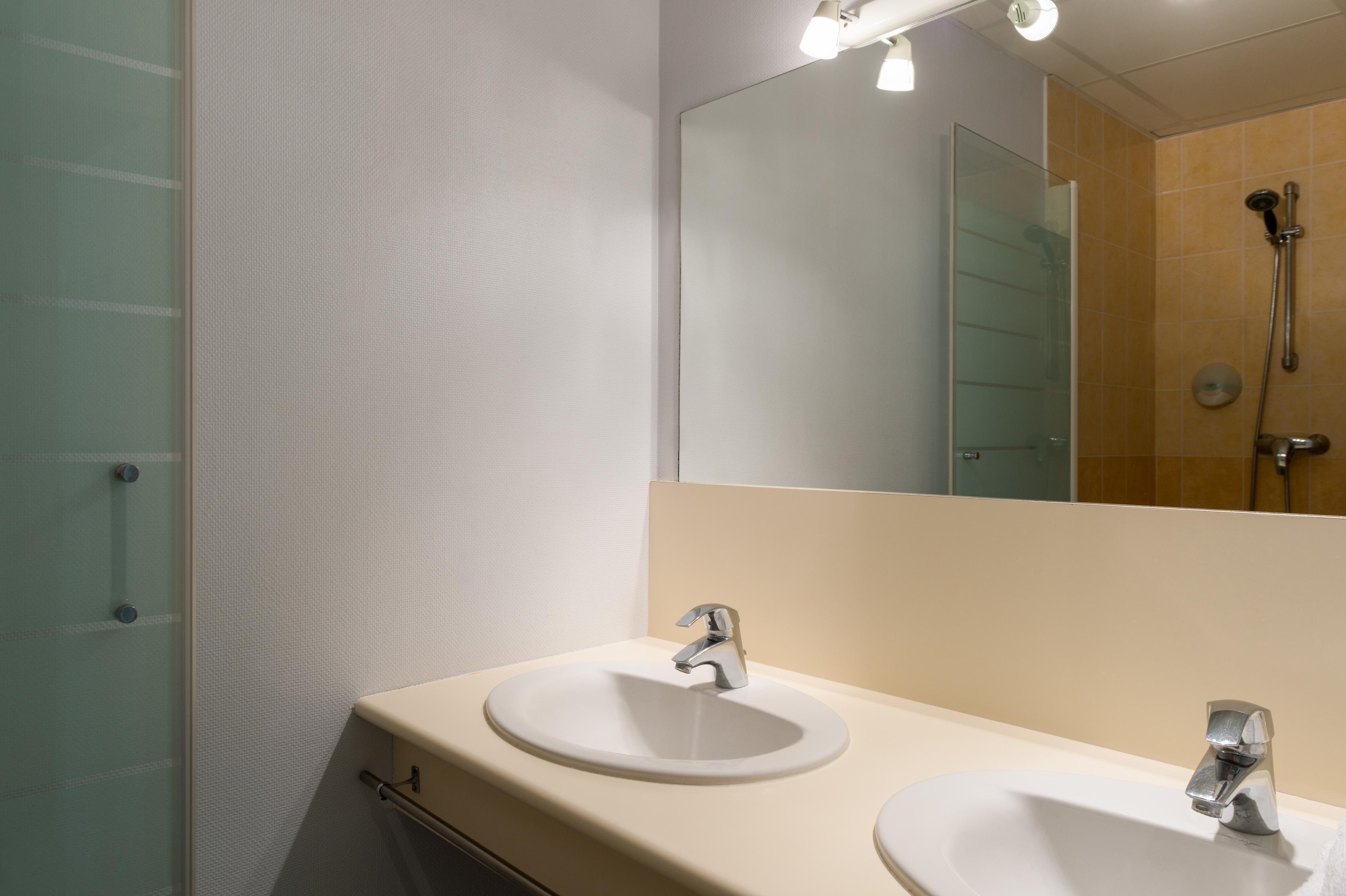 Hotel The Originals Pic Epeiche Montbazon Ngoại thất bức ảnh